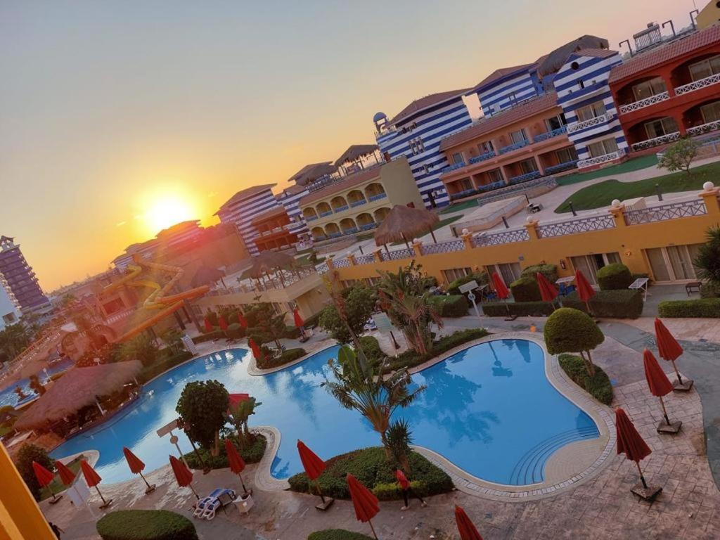Porto Marina Resort Chalets Families Only 엘 알라메인 외부 사진