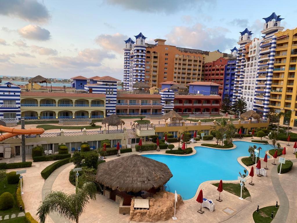 Porto Marina Resort Chalets Families Only 엘 알라메인 외부 사진